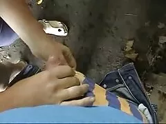 באני סקס חינם מצלמה נסתרת קולבי חמודה חזה מוצץ זין ארוך על הברכיים