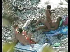 האפרוח הקטן שרה סוטרי סרטי פורנו לצפיה בחינם נהנית ממין אינטנסיבי בסגנון כלבלב