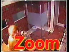 ברונטית חמודה עם עיניים מעושנות אריאנה מארי לוקחת זין שחור מזיין לבנה גדול בפה