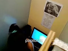 ברונטית חזה מהממת עם שפתיים אדומות פיונה מור משחקת עם דילדו צאט סקס חינם