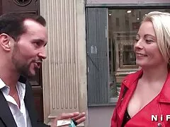 המתבגרת בעלת הציצים הגדולים סכס חינם סטסיה סטונה יודעת למצוץ זין