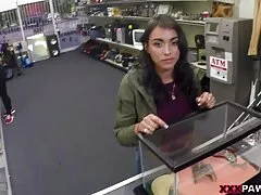 סקס פארטיפורנו לסבי יפה בחדר השינה עם אלזה ג'ין וג'ואנה אנג'ל