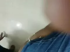 בוגר נחמד עם ציצים ענקיים ניקול רמון ציצי וכוס דפוק בסגנון הדוגי