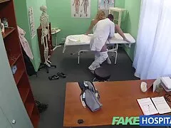 המלאך הצעיר והשובב מיה פורנו למבוגרים קולינס מראה את כישוריה בליהוק הפורנו