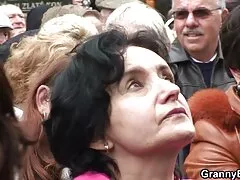 הבייבי הברונטית המהממת מינג מזדיינת עם חמור מפגינה את אהבתה במצב סולו