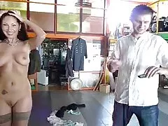 ברונטית יפה ג'ני אנג'ל פותחת את בלונדינית ערומה הסדק הקטן שלה עבור זין גדול