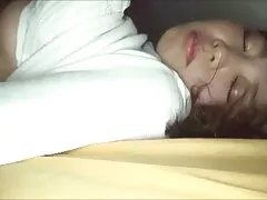המותק הג'ינג'י לילי פוקס סקסית מאוננת דפוק על ידי איבר מינו די שמן מאחור