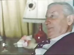 הגברת זקנה מזדינת החמודה קורי צ'ייס חודרת נקניקייה גדולה